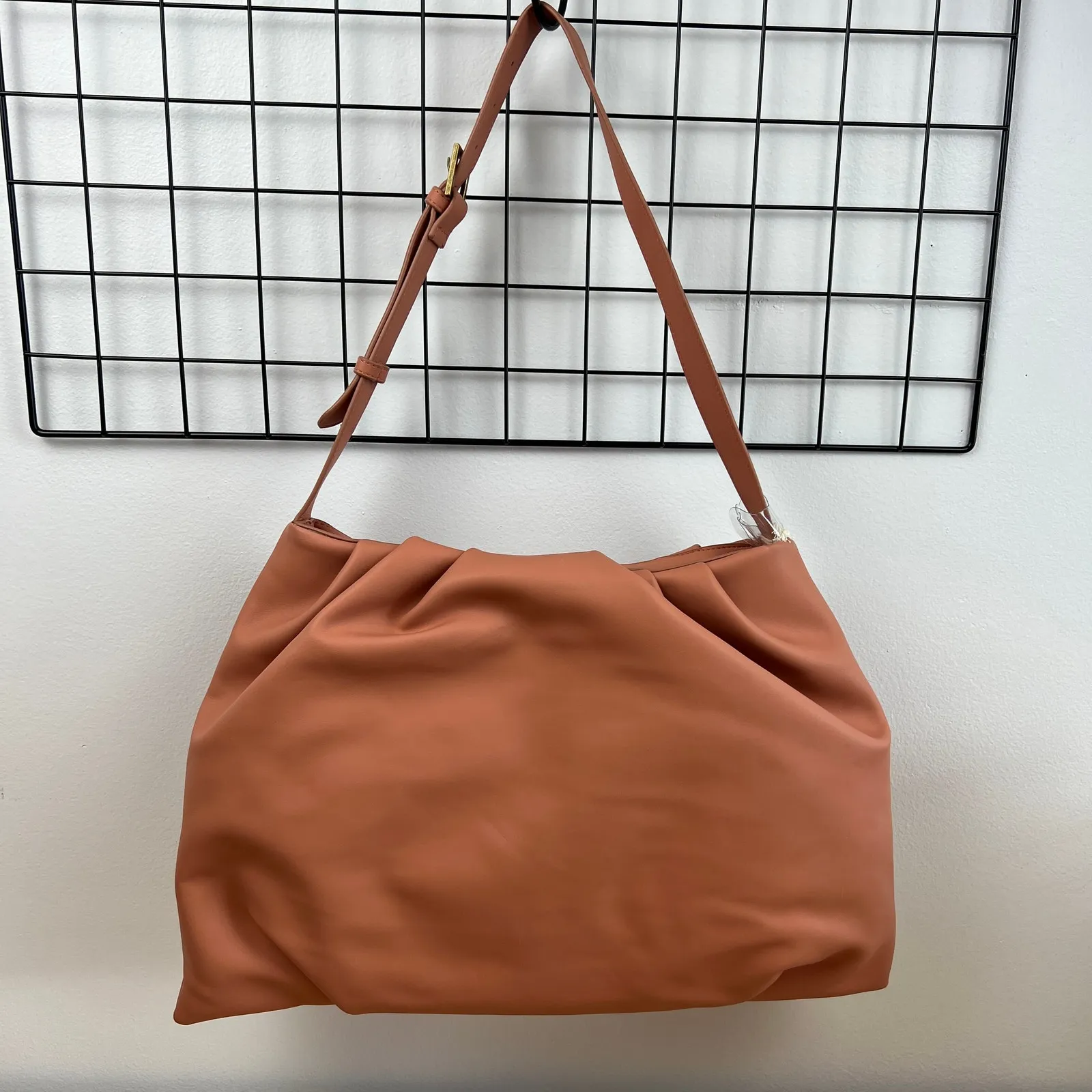 Universal Thread Women's Dark Peach Pleated Shoulder Bag - NWT - Image 5