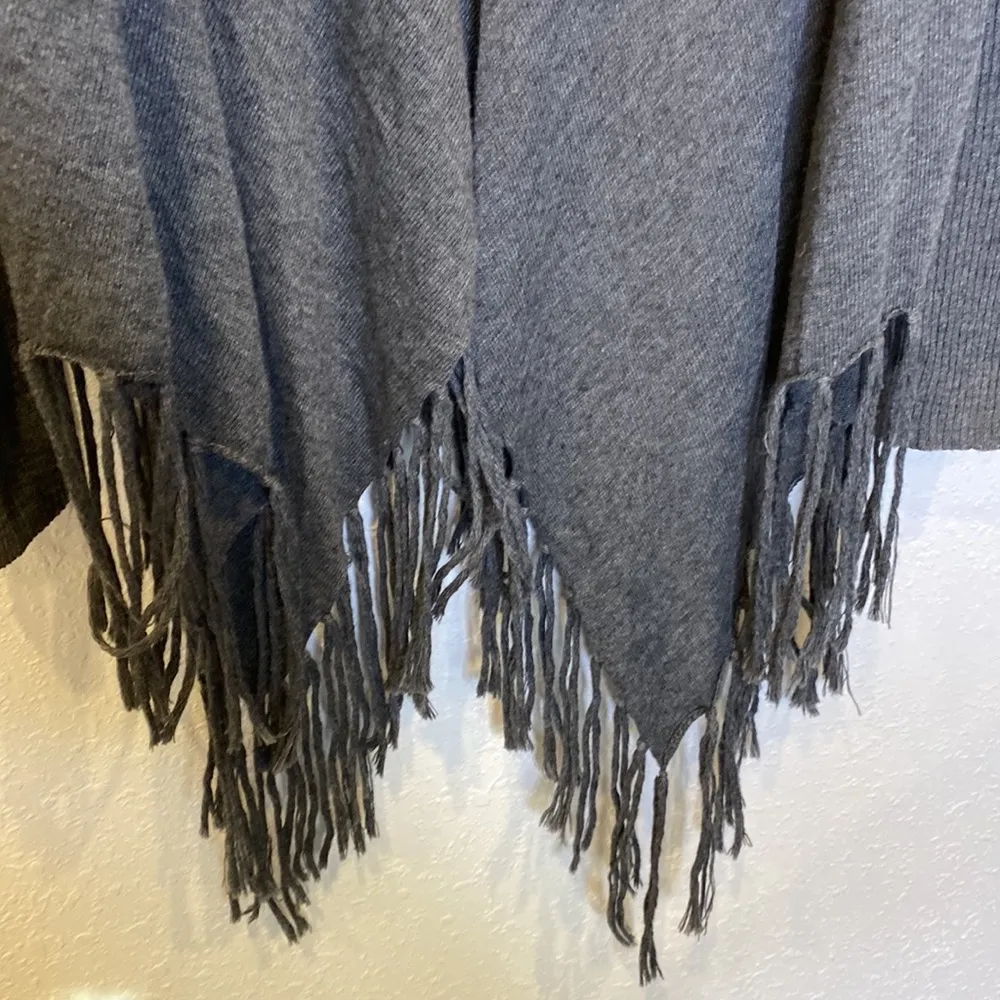 Khloe California Long Sleeve V - Image 3