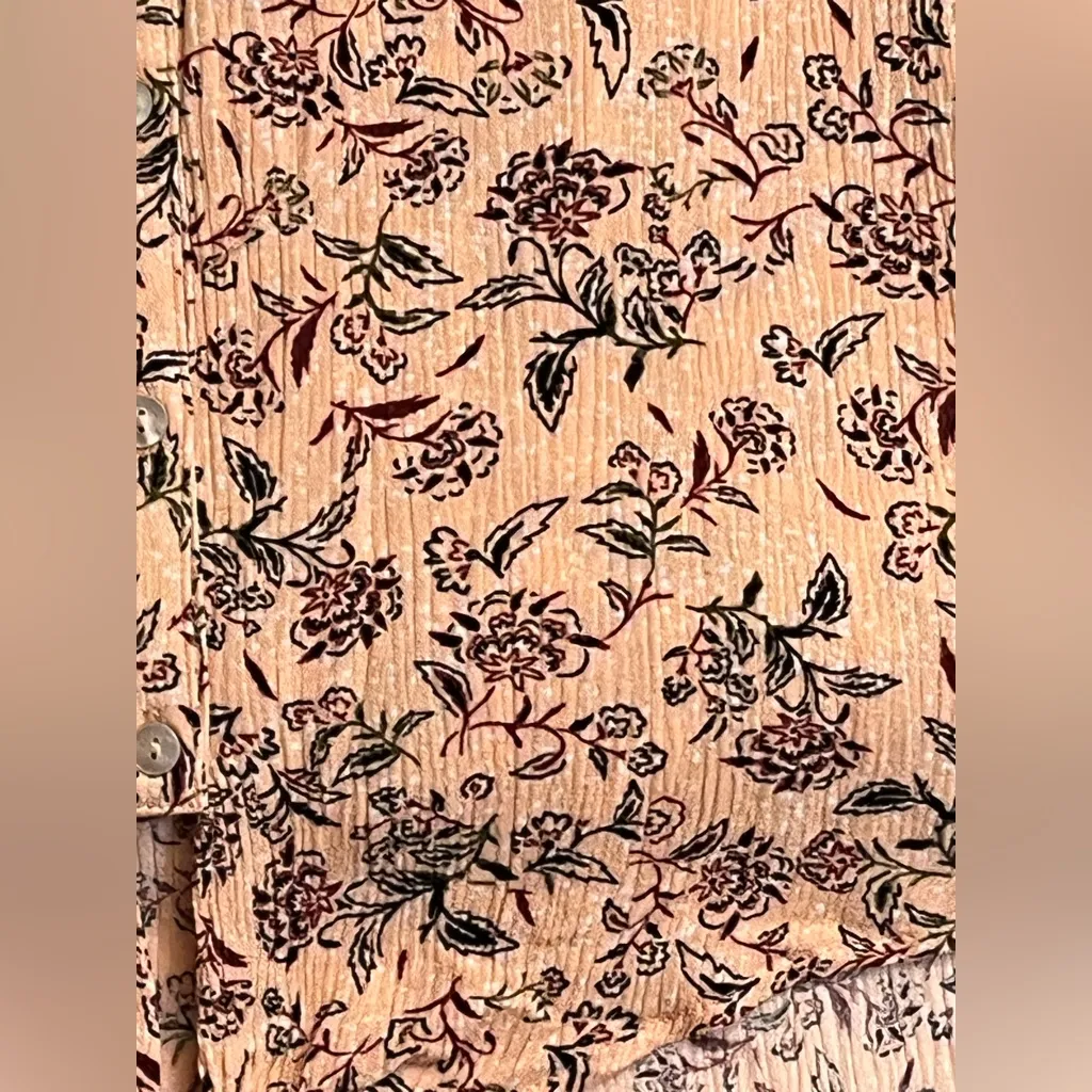 Peace & Pearls button front floral print sleeveless top - Image 5