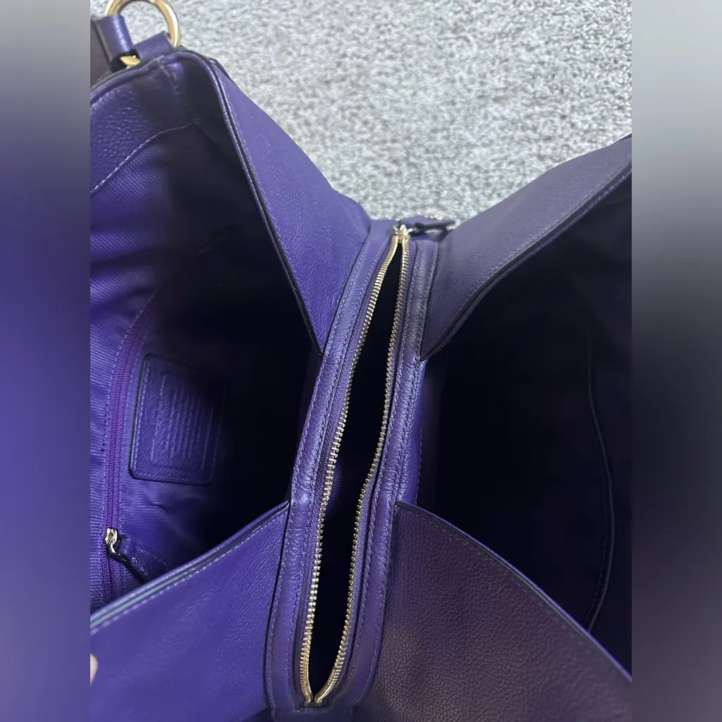 Coach 3 Compartment Hobo Bag - Image 10