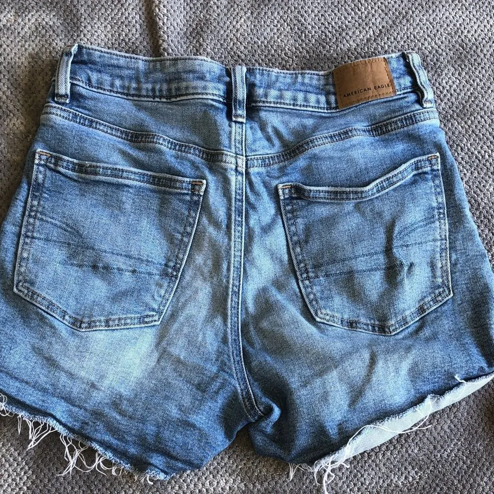 221. American Eagle Outfitters Light Blue mom Jean Shorts size 4 - Image 2