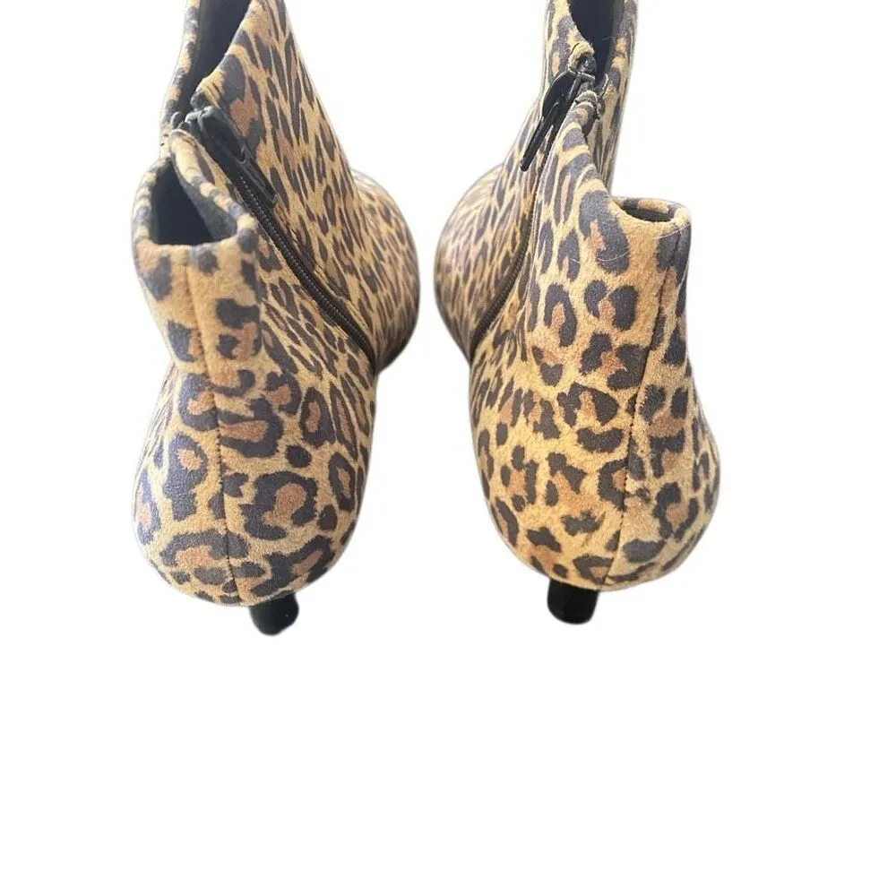 Clarks size 7 1/2 W cheetah print booties heeled - Image 4
