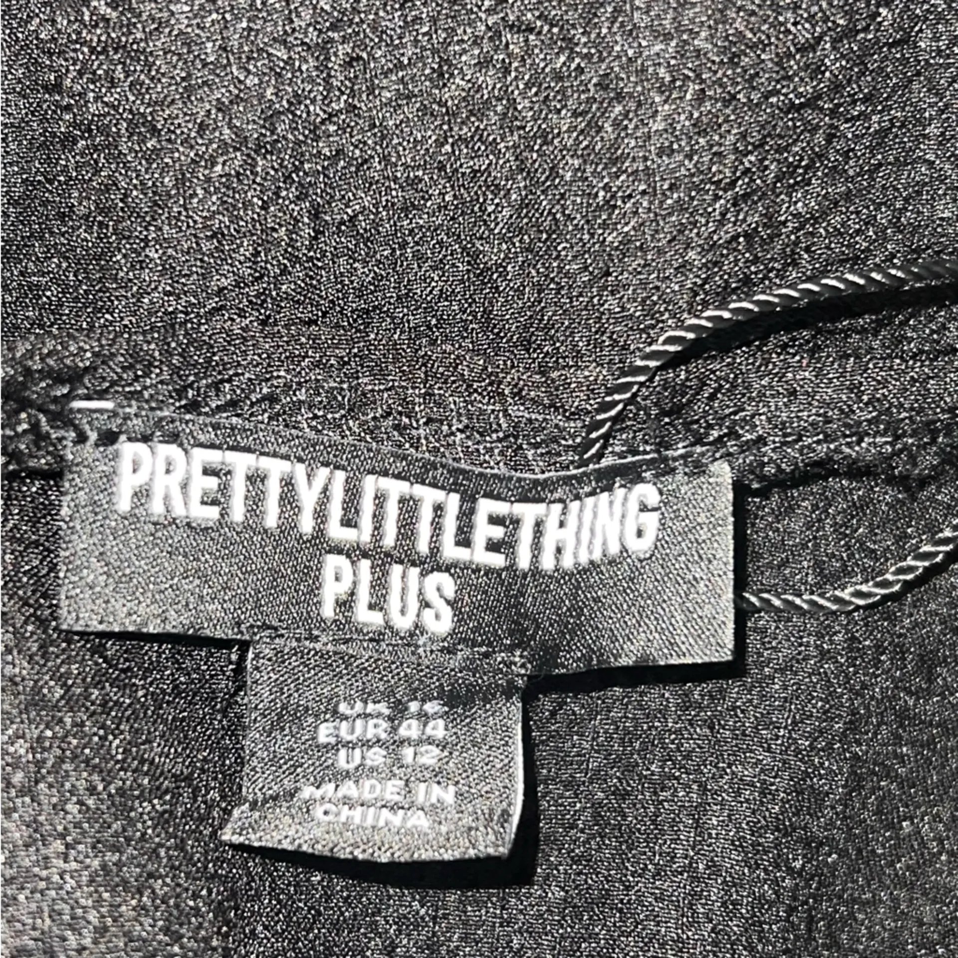 PrettyLittleThing Black Ruched Midi Dress - Image 8