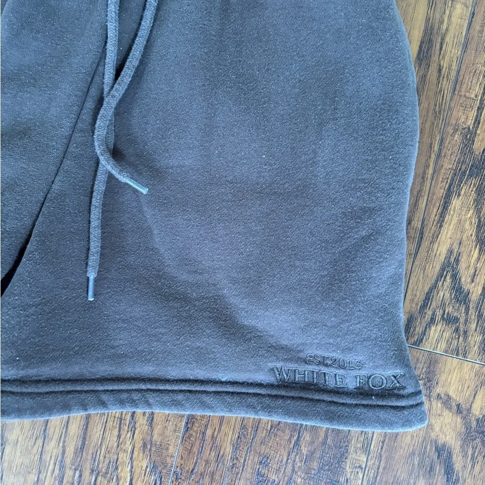 White fox sweatshorts - Image 3