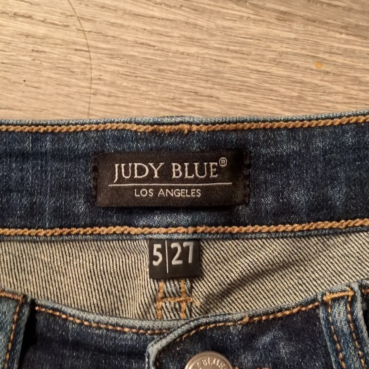 Judy Blue Distressed Cropped Fit Jeans Size 5/27 - Image 3