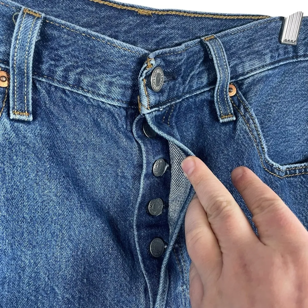 Levi’s 501 Women’s High Rise Cutoff Denim Shorts in Blue Size 32 - Image 6