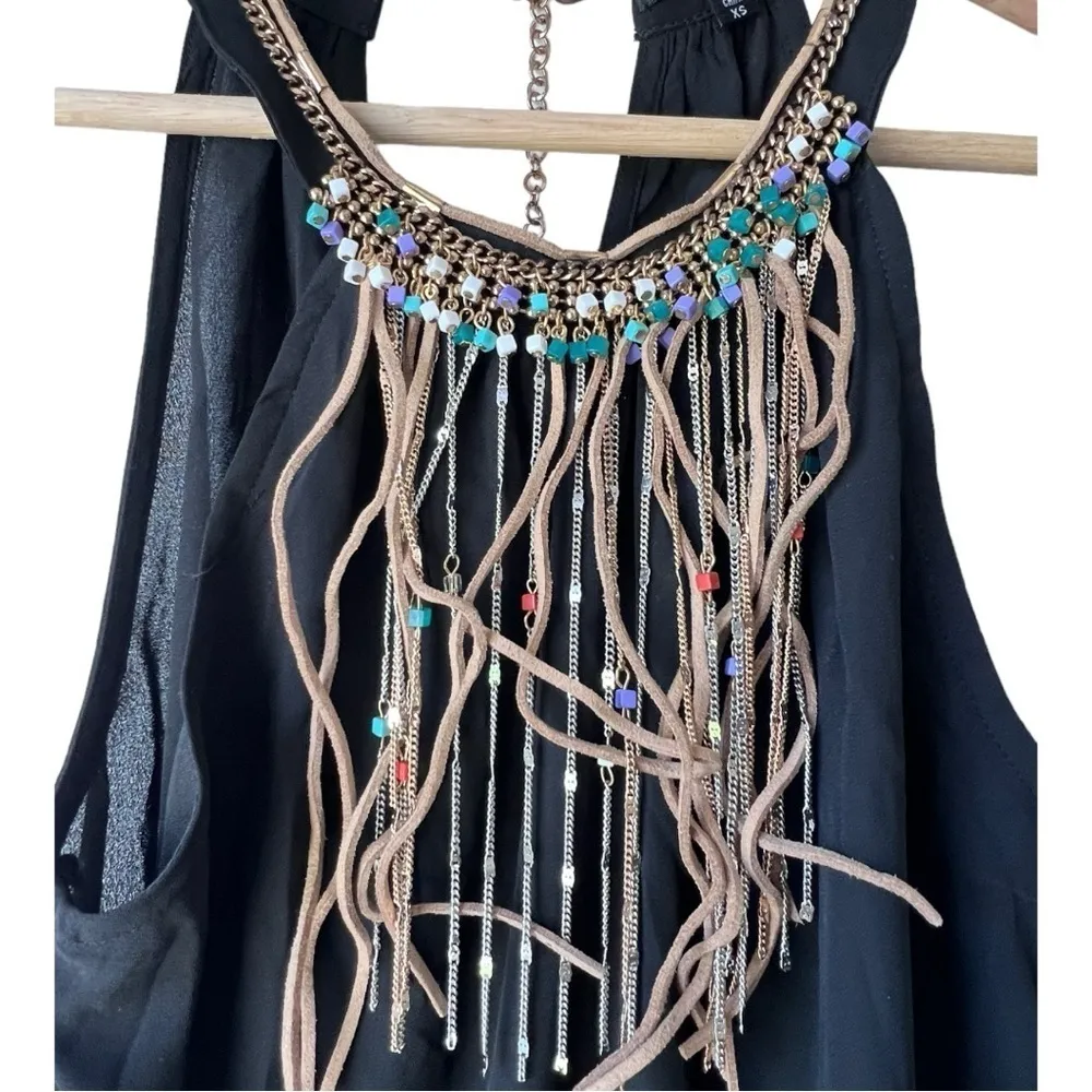 Women’s neckline sleeveless blouse boho blouse with fringe necline XOXO size XS. - Image 3