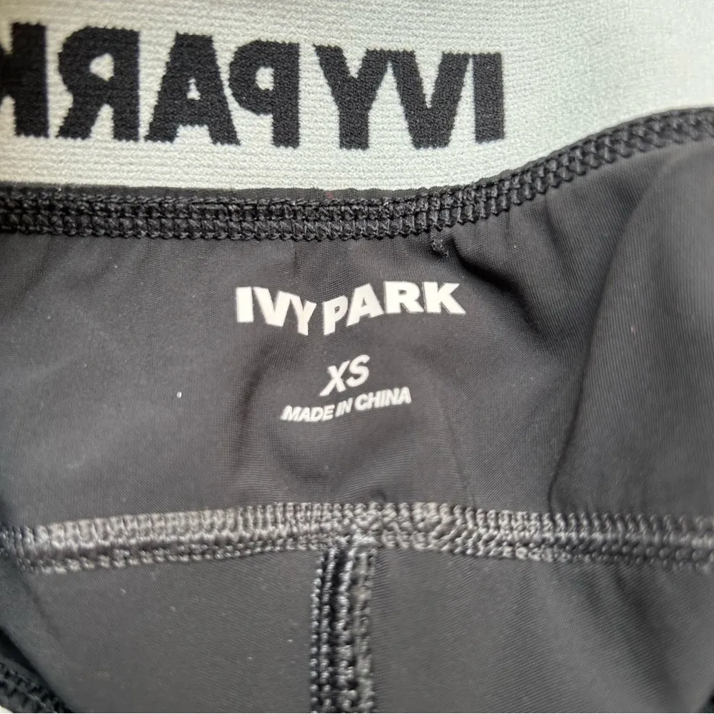 IVY PARK Gray Capri Leggings - Image 4