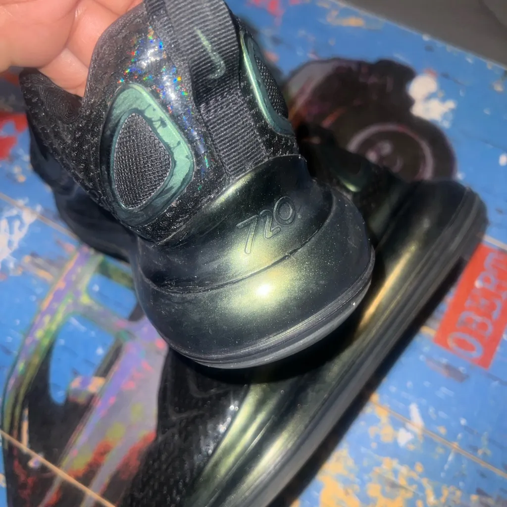 Women’s Sz 7/ 5.5 youth  Air Max 720 'Throwback Future - Image 5