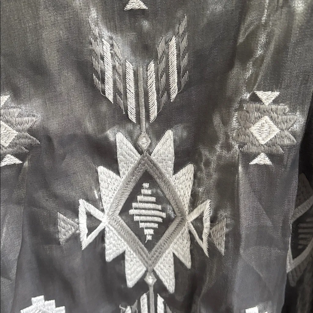 NWT Savanna Jane Embroidered Aztec Top Silver Size 2X - Image 7