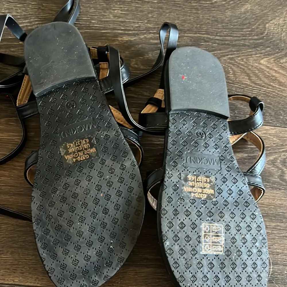 Wrap Around Sandals Black Size 6.5 - Image 4