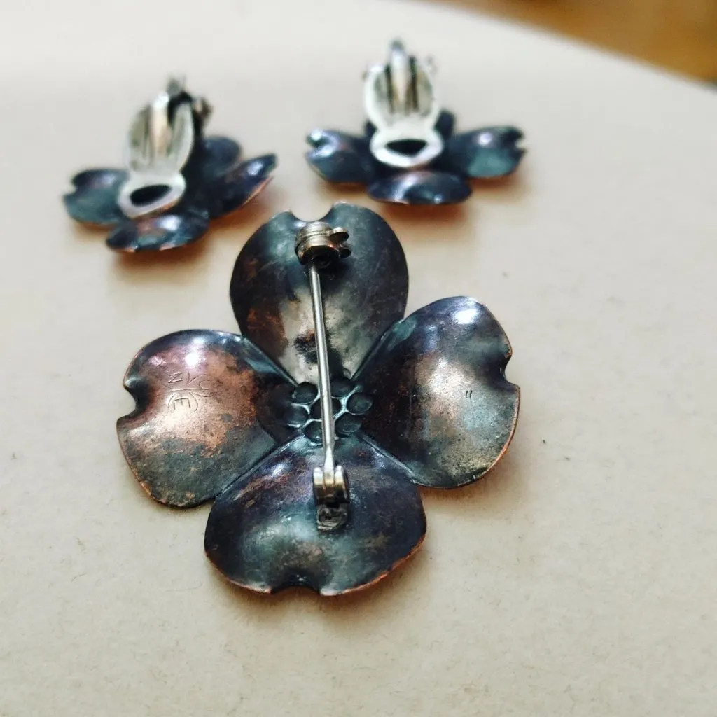 Dogwood Copper Flower Brooch Clip On Earrings Set Vintage Floral Design Jewelry - Image 2