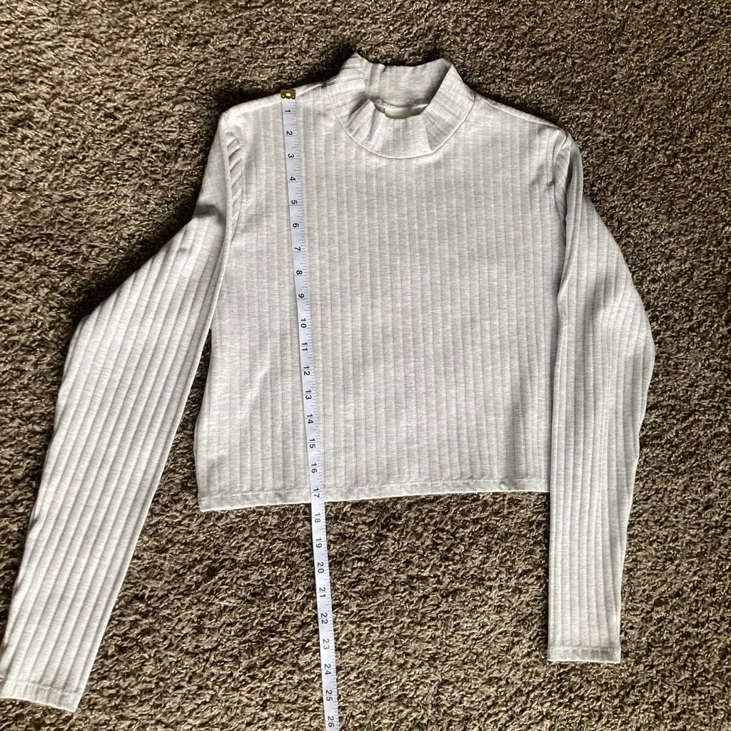 H&M Gray Ribbed Turtleneck Sweater - Image 3
