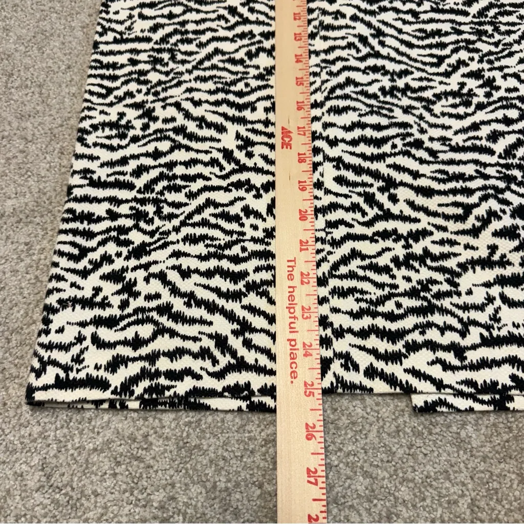 Veronica Beard Tiger Print Seamed‎ Pencil Skirt Black White sz 4 Luxury Career - Image 2