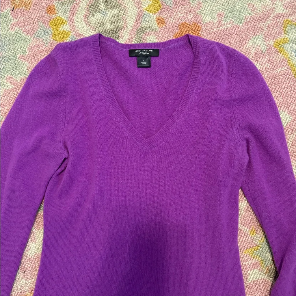 Ann taylor cashmere purple V neck sweater size S - Image 2
