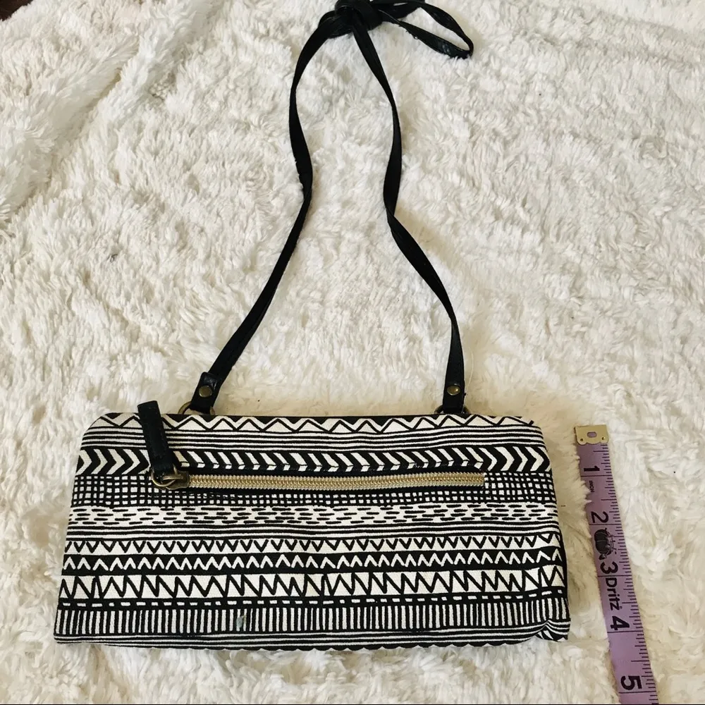 NWOT Boho Festival Crossbody Bag Black/Off White - Image 5