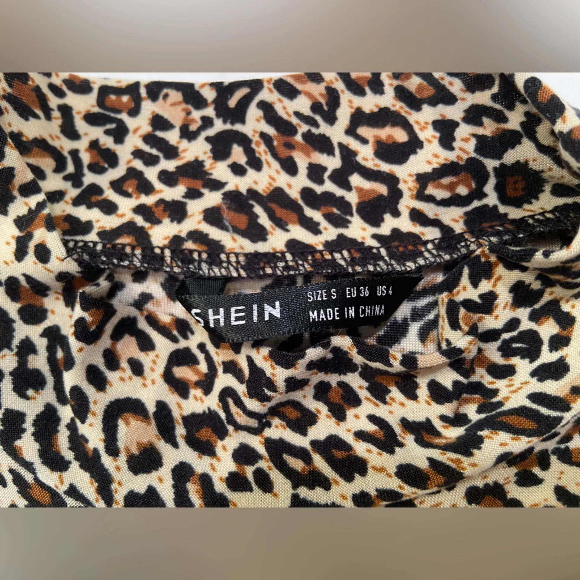 Shein faux turtleneck leopard‎ print long sleeve size small - Image 7
