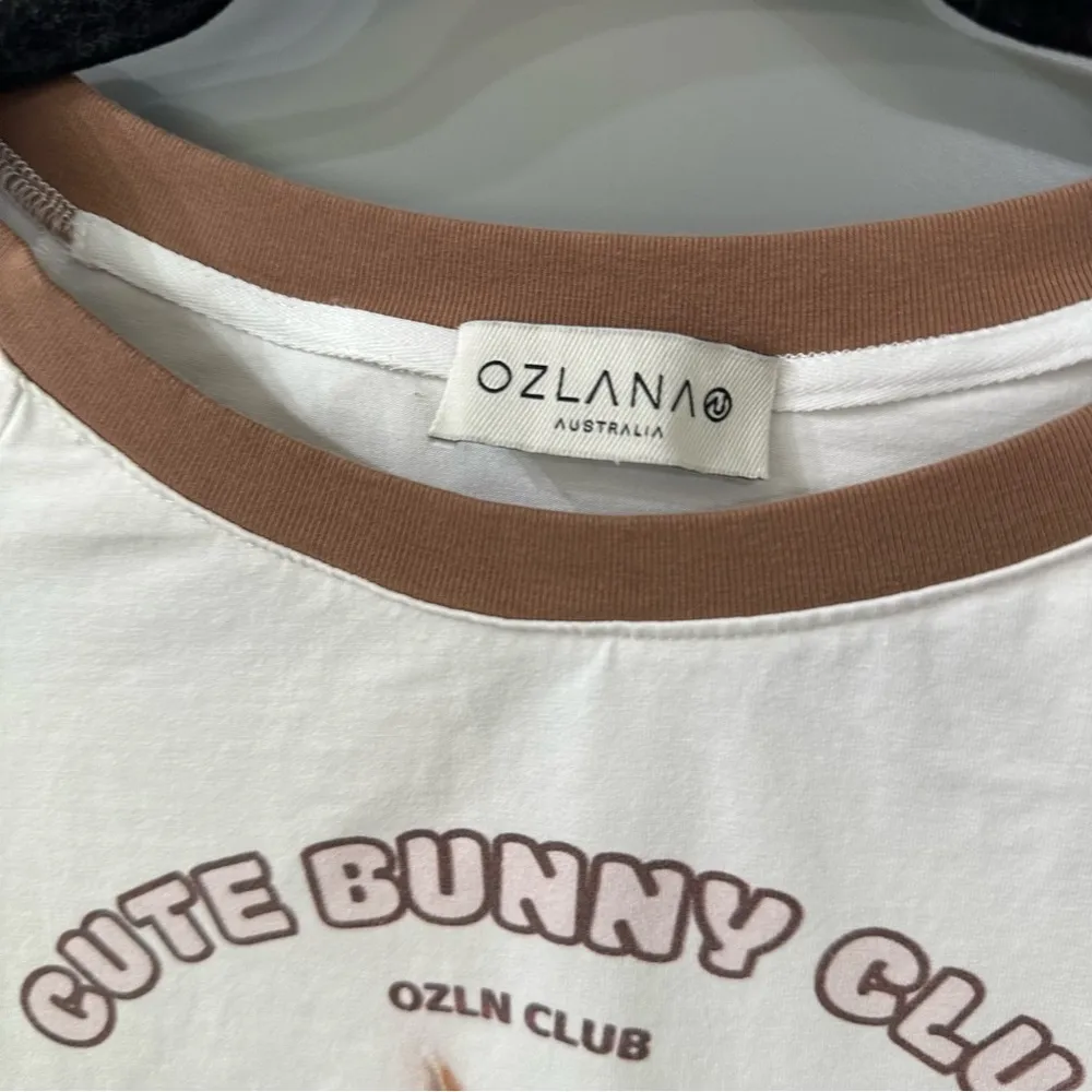 Ozlana Australia Baby Tee Cute Bunny Club Graphic Shirt Size Medium White - Image 4