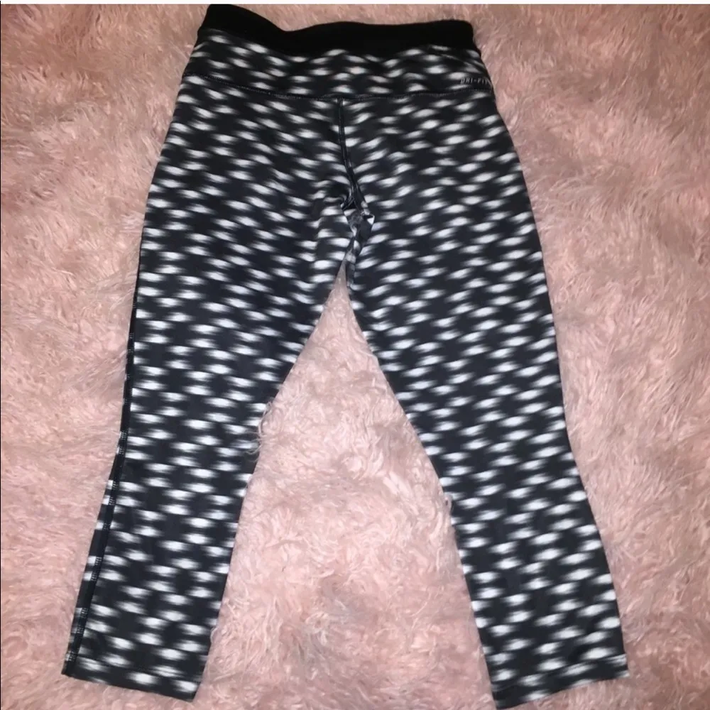 Nike Dri Fit Cropped Leggings XS - Image 3