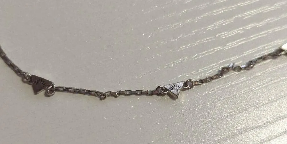 MADEWELL Silver Tone Necklace Dainty 24" Chain Fixed Triangle Stations - Image 3