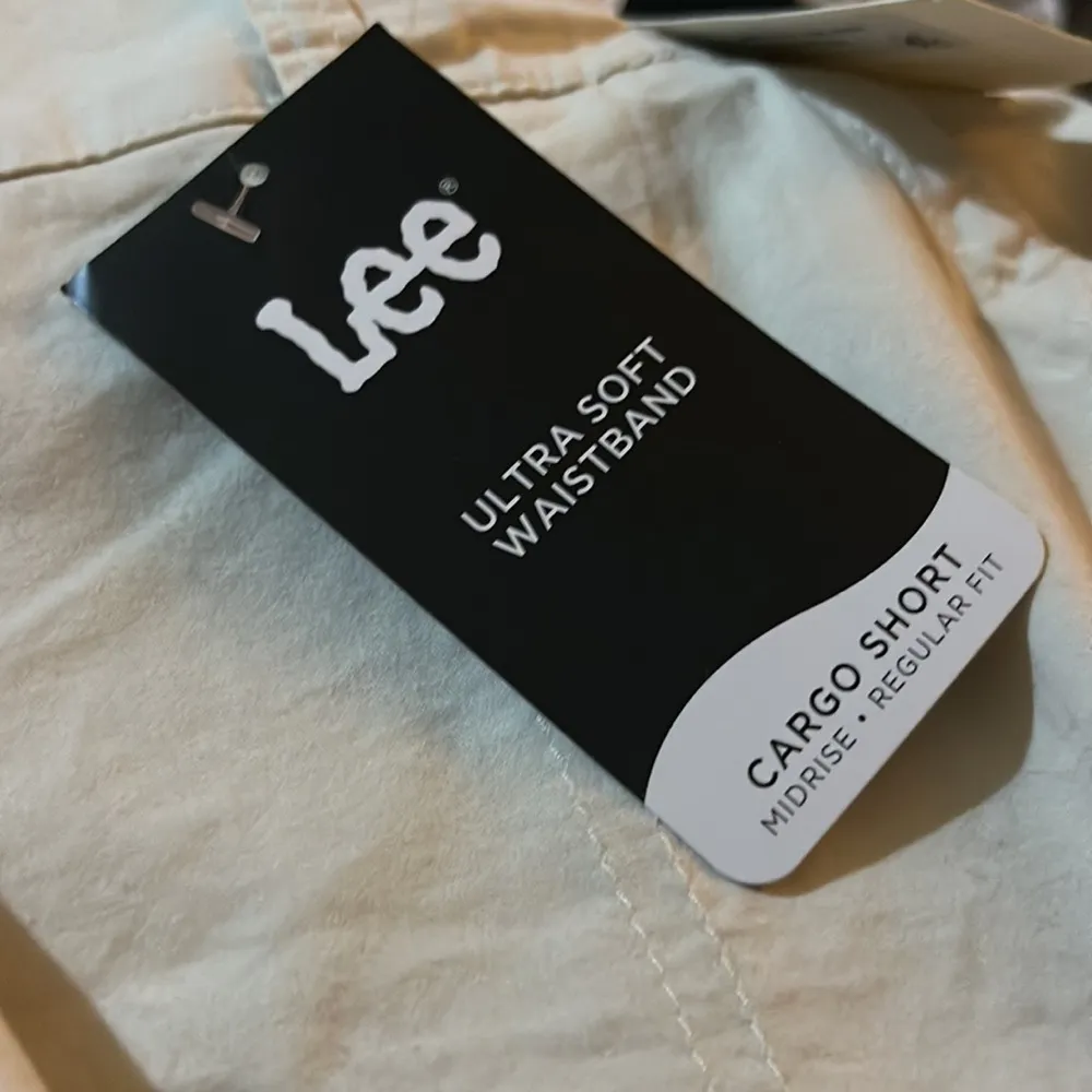 New Lee Ultra Soft Waistband Midrise Cargo Short Regular Fit Size 22 Rainy Day - Image 5