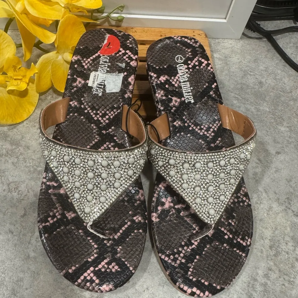 Olivia Miller Womens Thong wedge Sandals Shoes Size 7 snakeskin NEW - Image 4