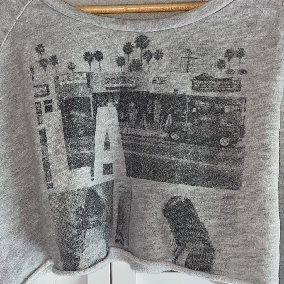 Grey Graphic LA Cropped Sweatshirt Gray - Image 2