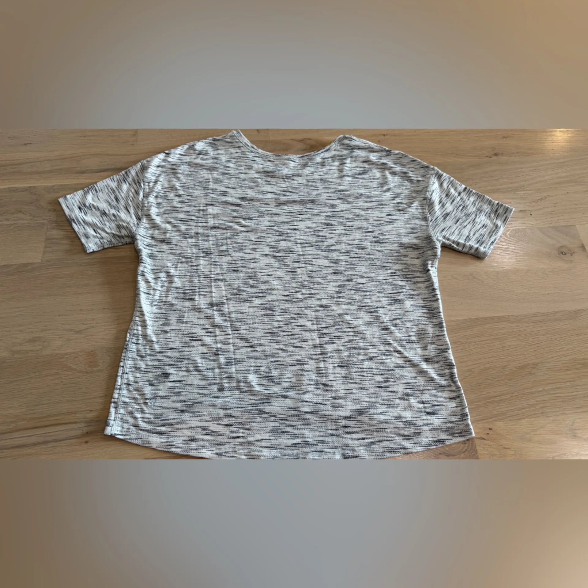 Lululemon Run It Out Tee Tiger Space Dye Black White size 8 - Image 9