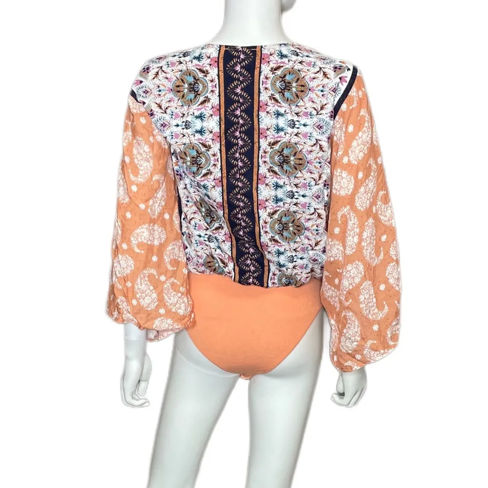 Entro Addison Floral V-Neck Bodysuit Dusty Peach Women’s Sz S - Image 5