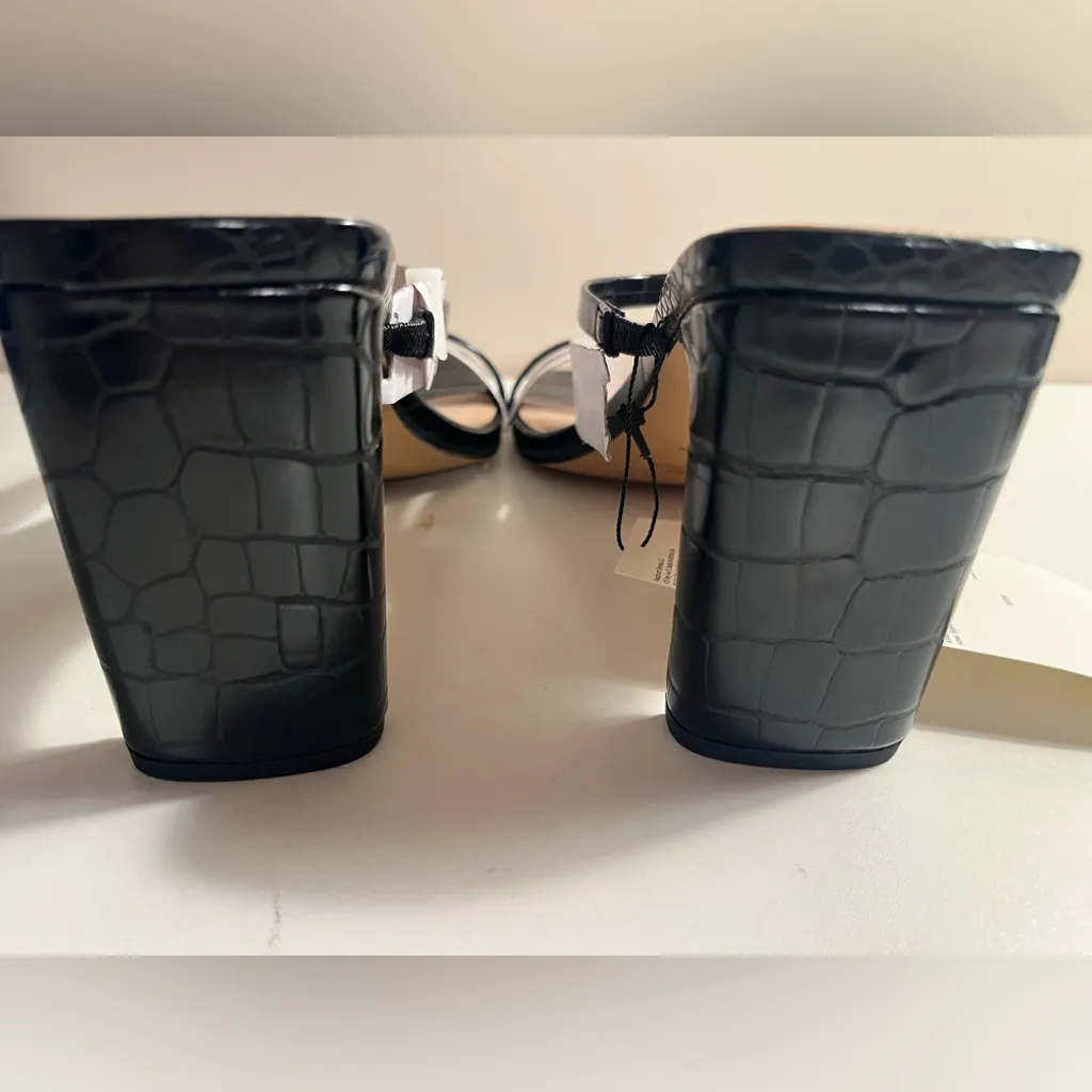 New in box THE DROP Avery Black & White Croc - Image 3