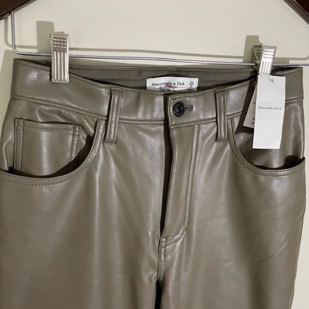 NWT Abercrombie and Fitch The 90s Straight Leg High Rise Vegan Leather Pants 2S - Image 4