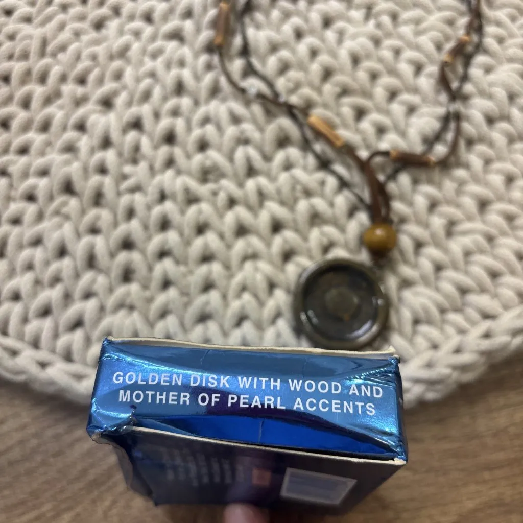 Avon Golden Disk Necklace with Wood & Mother Of Pearl Accents with Box 2005 - Image 6