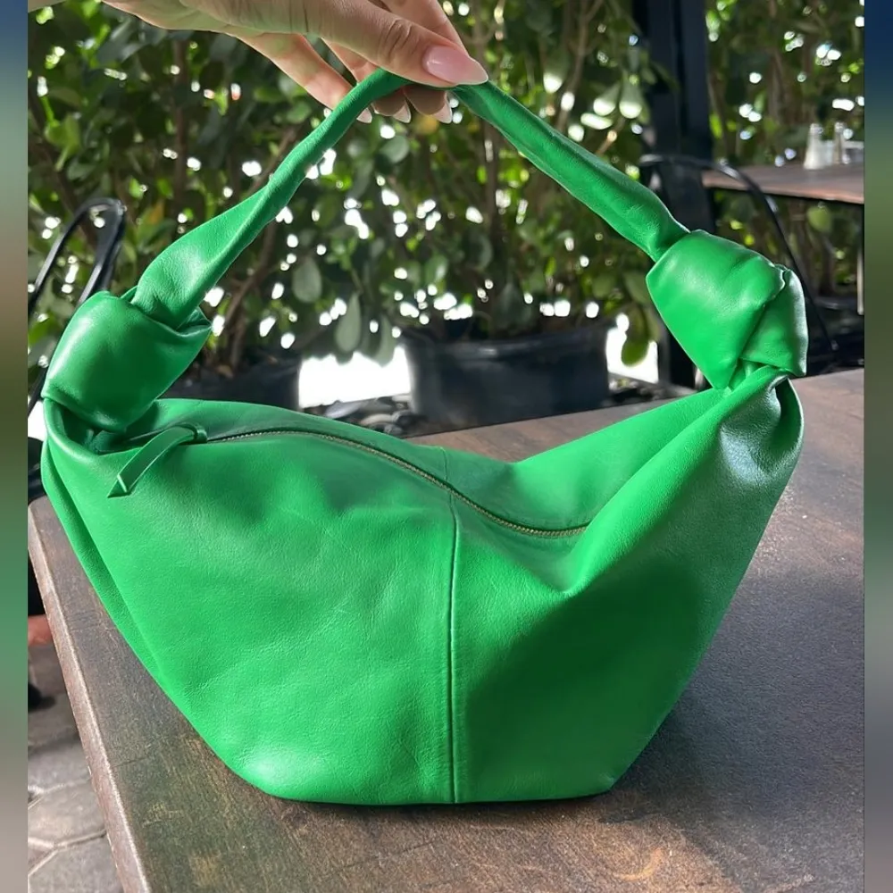 BOTTEGA VENETA GREEN DOUBLE KNOT TOP HANDLE BAG - Image 2