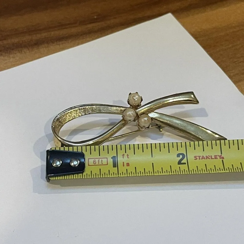 Signed Brooks Vintage Brooch Pin Gold Tone / Faux Pearl Awareness Ribbon - Image 7