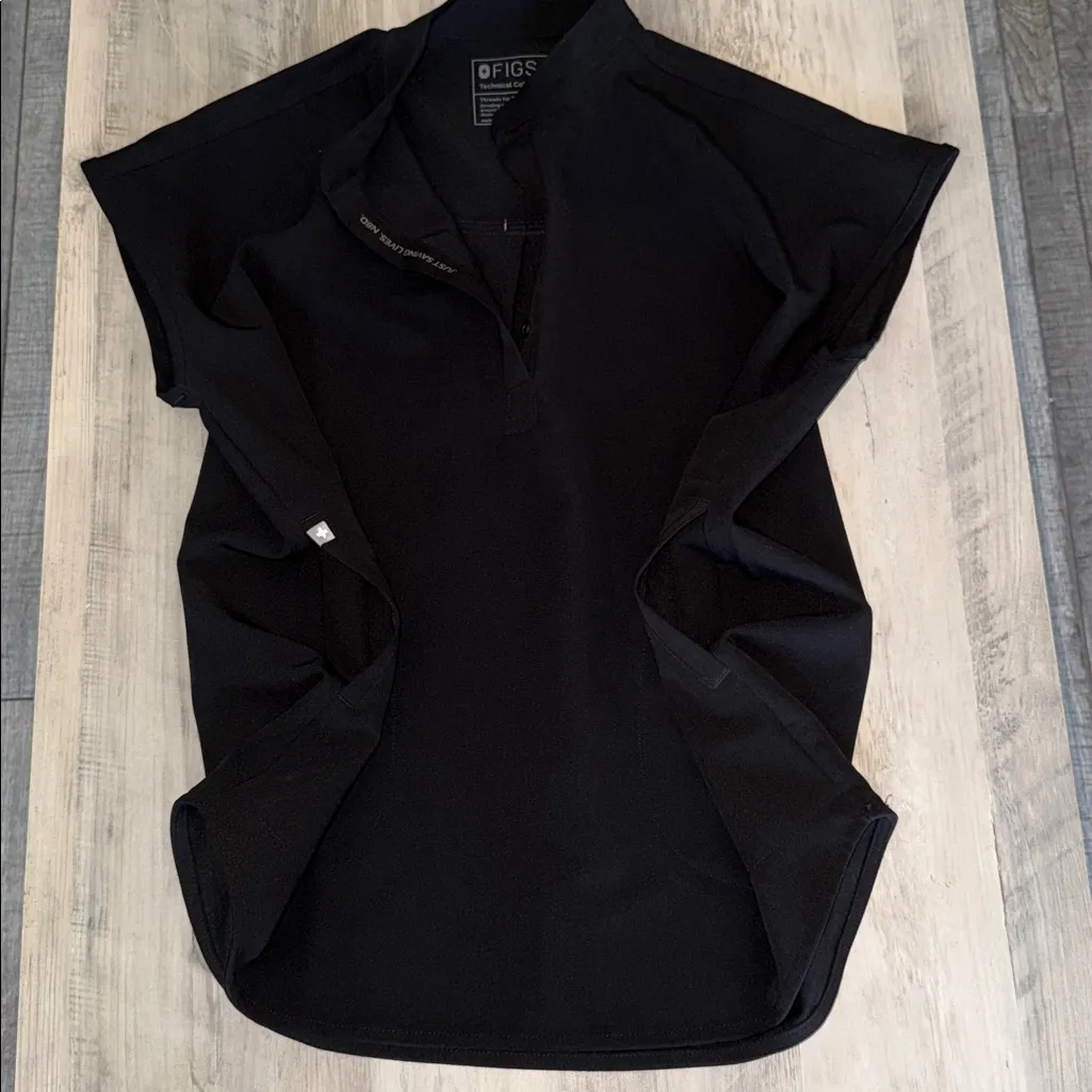 Figs Women's Black Oversized Sleeveless Top - Image 2