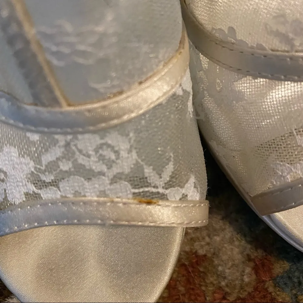 White Lace Heels Size 9 - Image 3