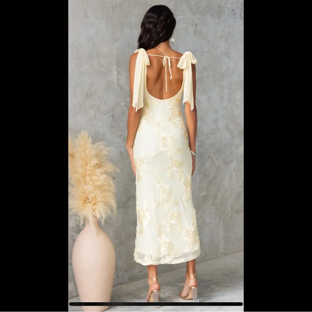 IVORY EMBROIDERED FLORAL TIE STRAP MAXI DRESS Yellow Size L - Image 3