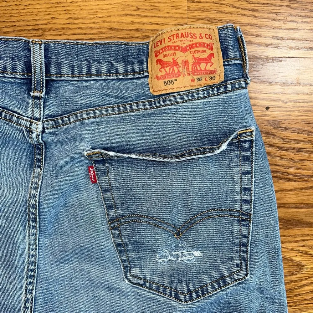 Super Cute Levi’s 505 Cutoff Jean Shorts! - Image 3