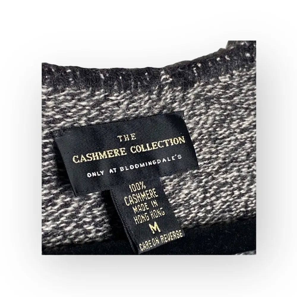 Vintage 90’s: Bloomingdale’s Y2K ᯾ Cozy Cashmere V Neck Knit Whipstitch Sweater - Image 9