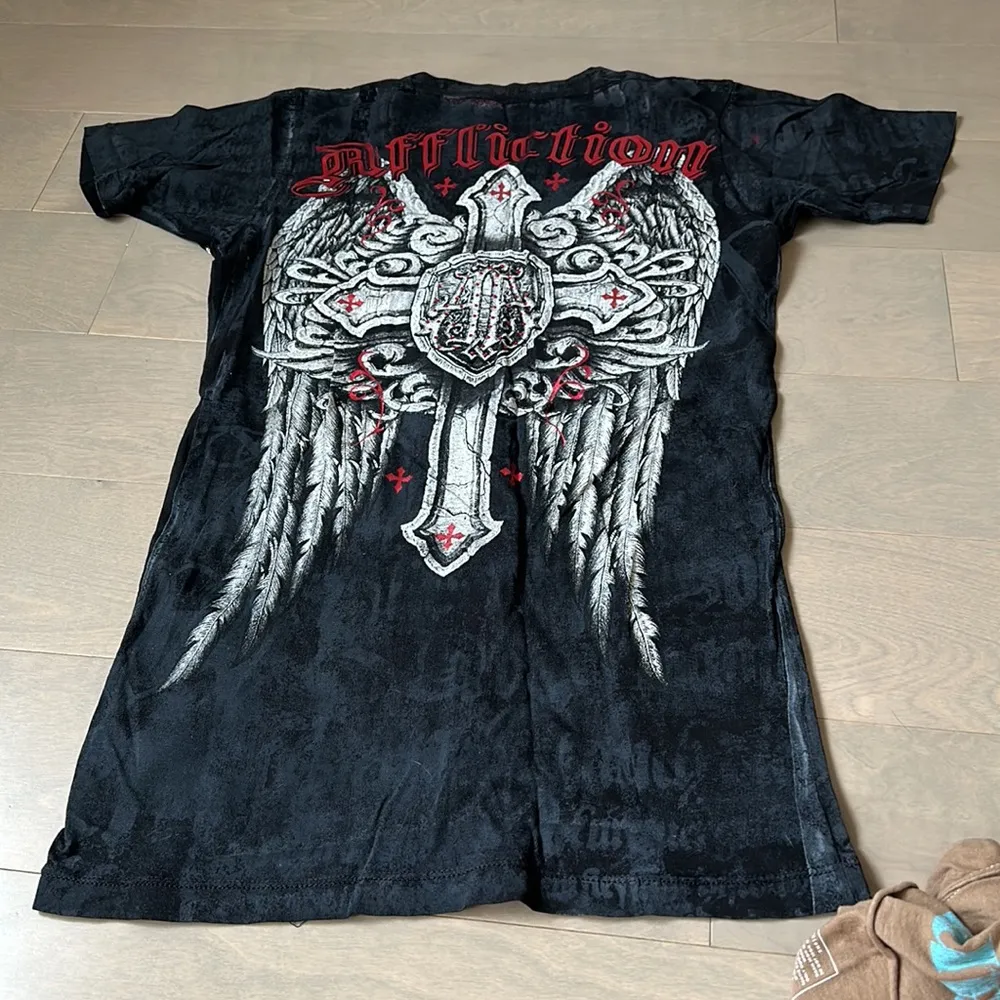 Women’s Affliction T-shirt size Medium Y2K - Image 2