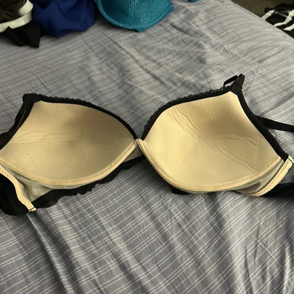 Black Lace  Wire Free Bra Size 38D - Image 2