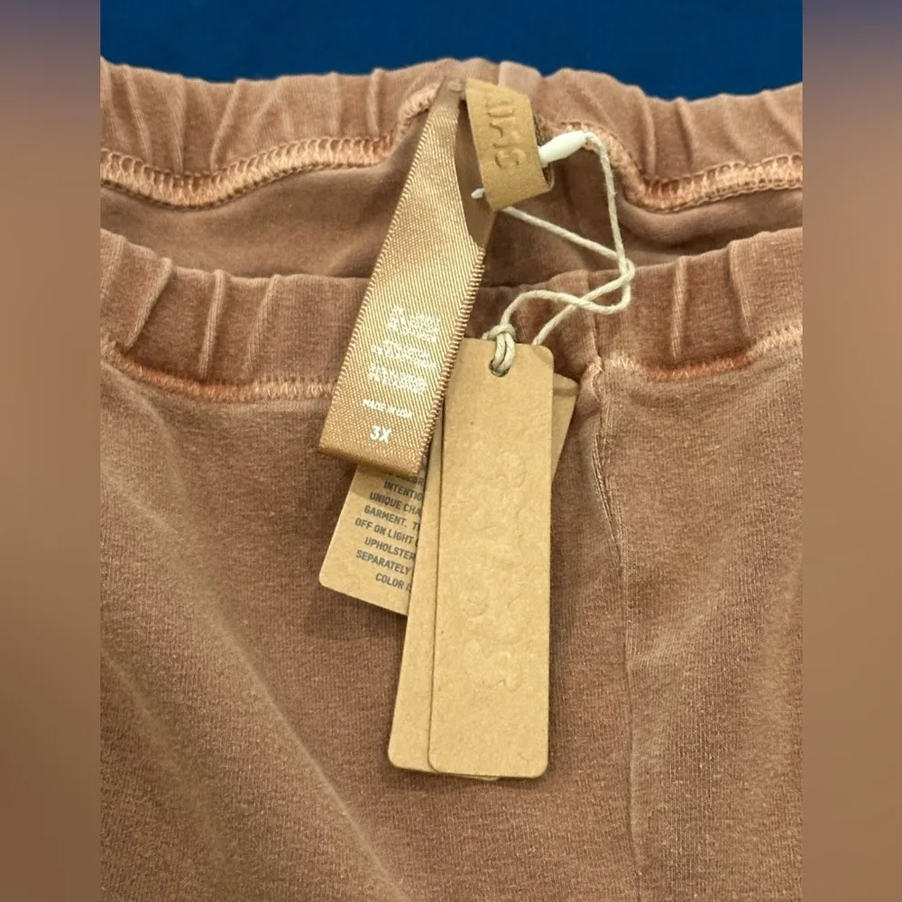 NWT Skims Camel Leggings 3X - Image 2