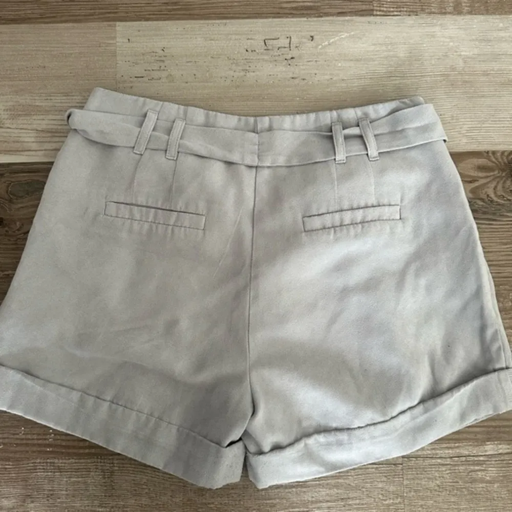Women’s Oodji gray suede high waist shorts with material belt size xs / small - Image 9