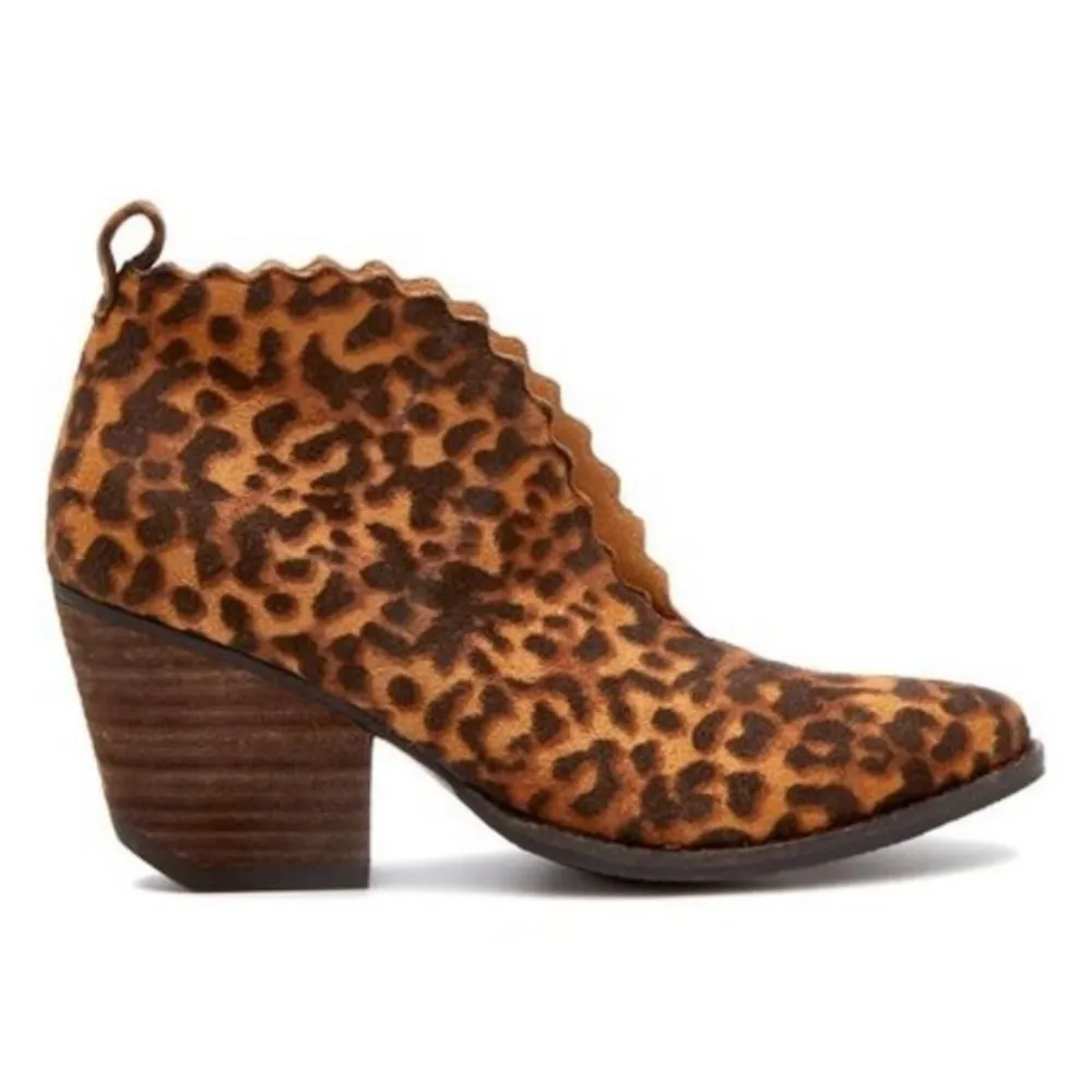 COCONUTS by Matisse Addie leopard print booties size 7 1/2 - Image 2