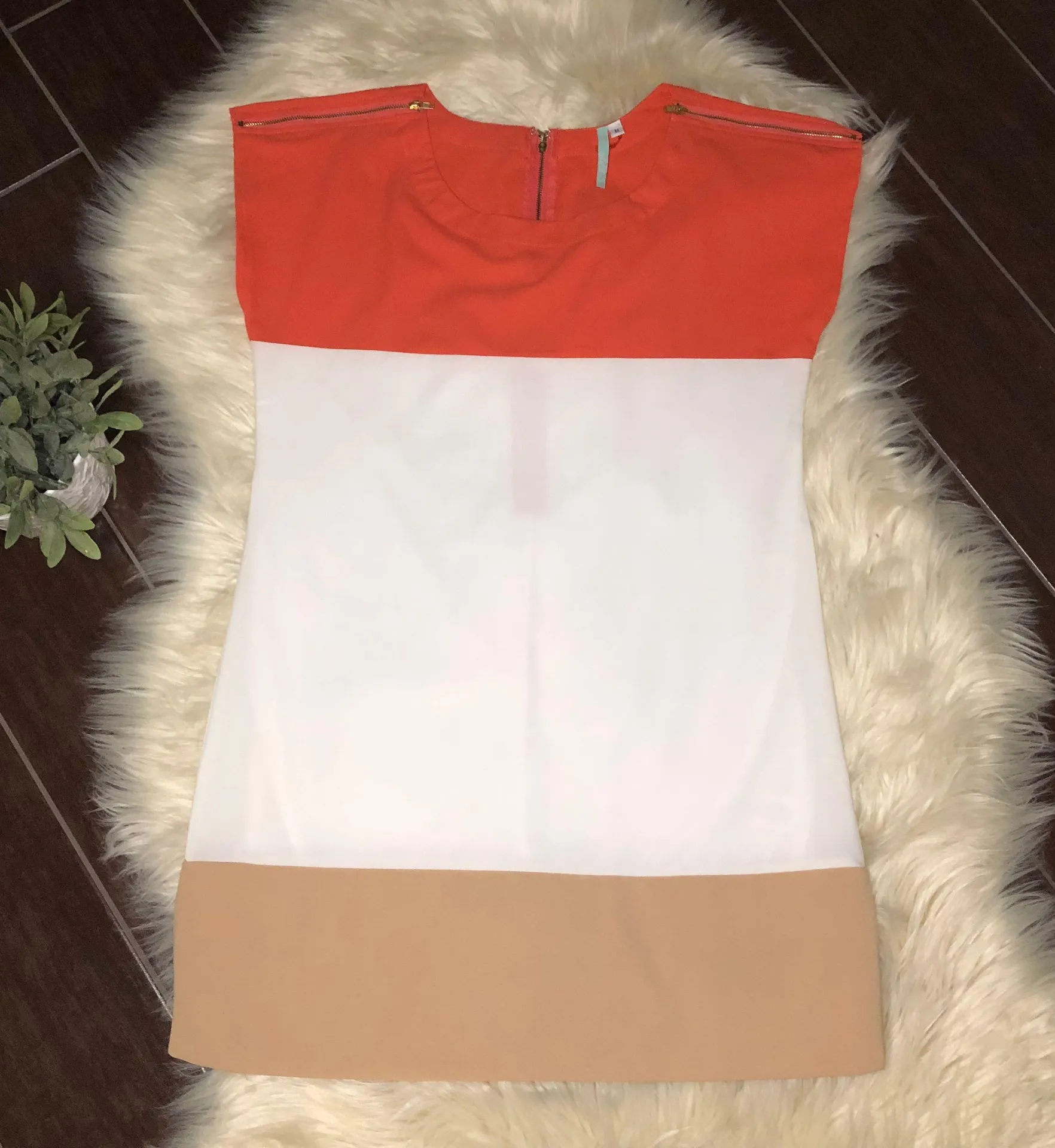 Flying Tri-Colors Coral Block Dress sz med - Image 2