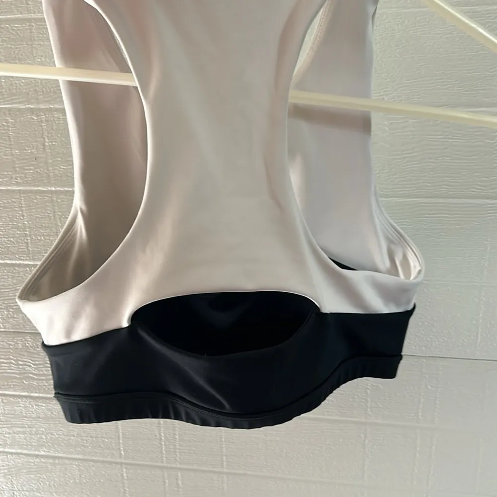 Good American  size 2 black and white bra excellent used condition - Image 4