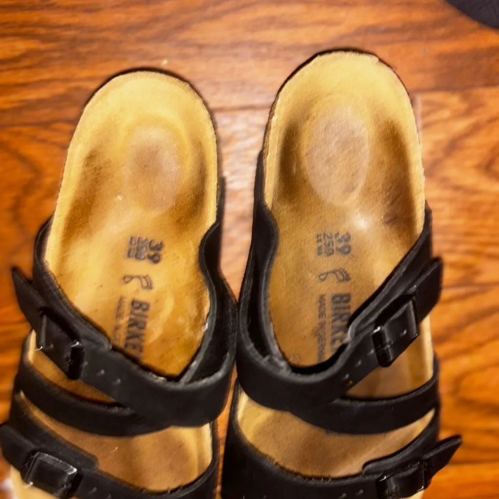 This is a pair of Birkenstock Salina sandals size 8 - Image 3