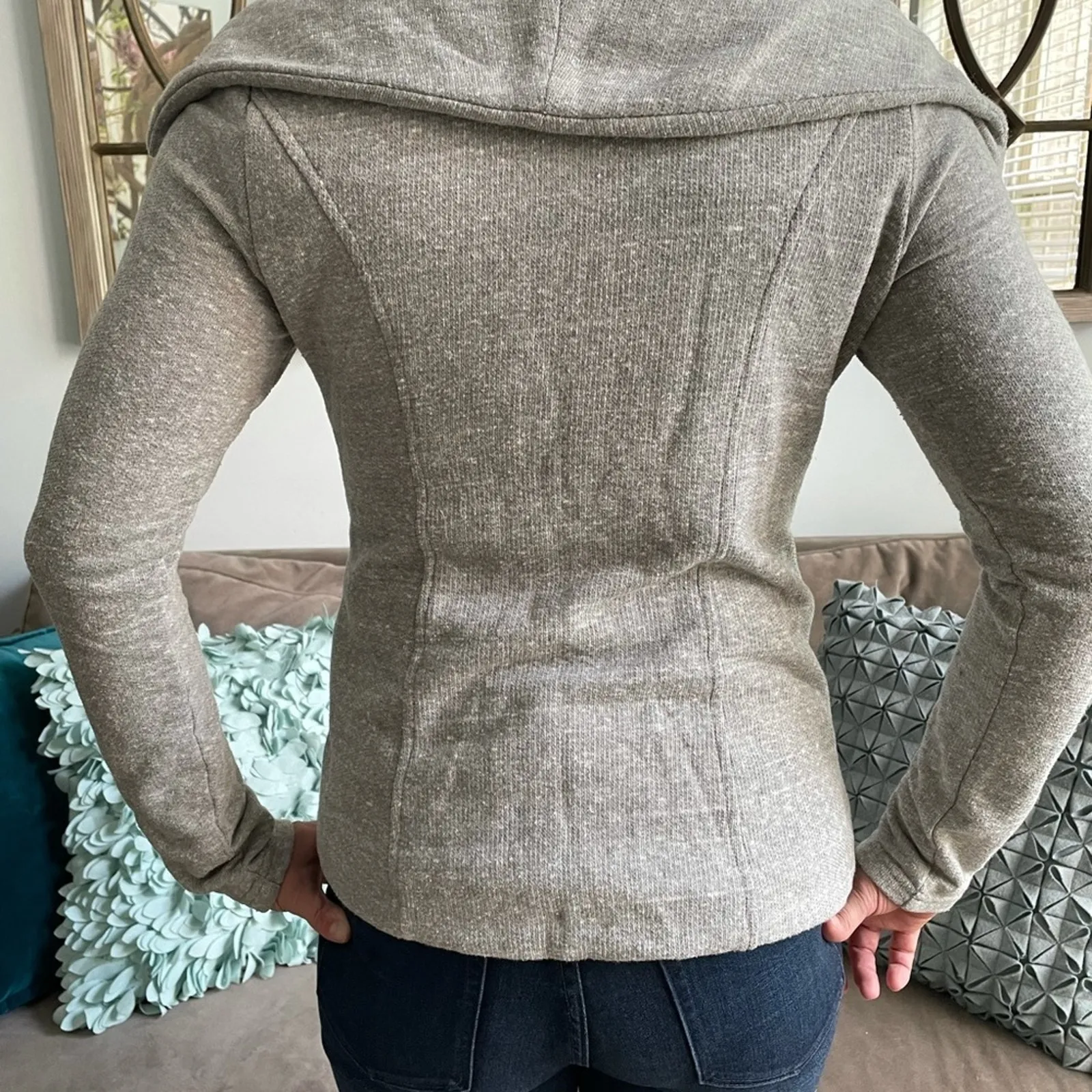 Mystree gray knit cardigan. Size XS. Asymmetrical zip. - Image 6