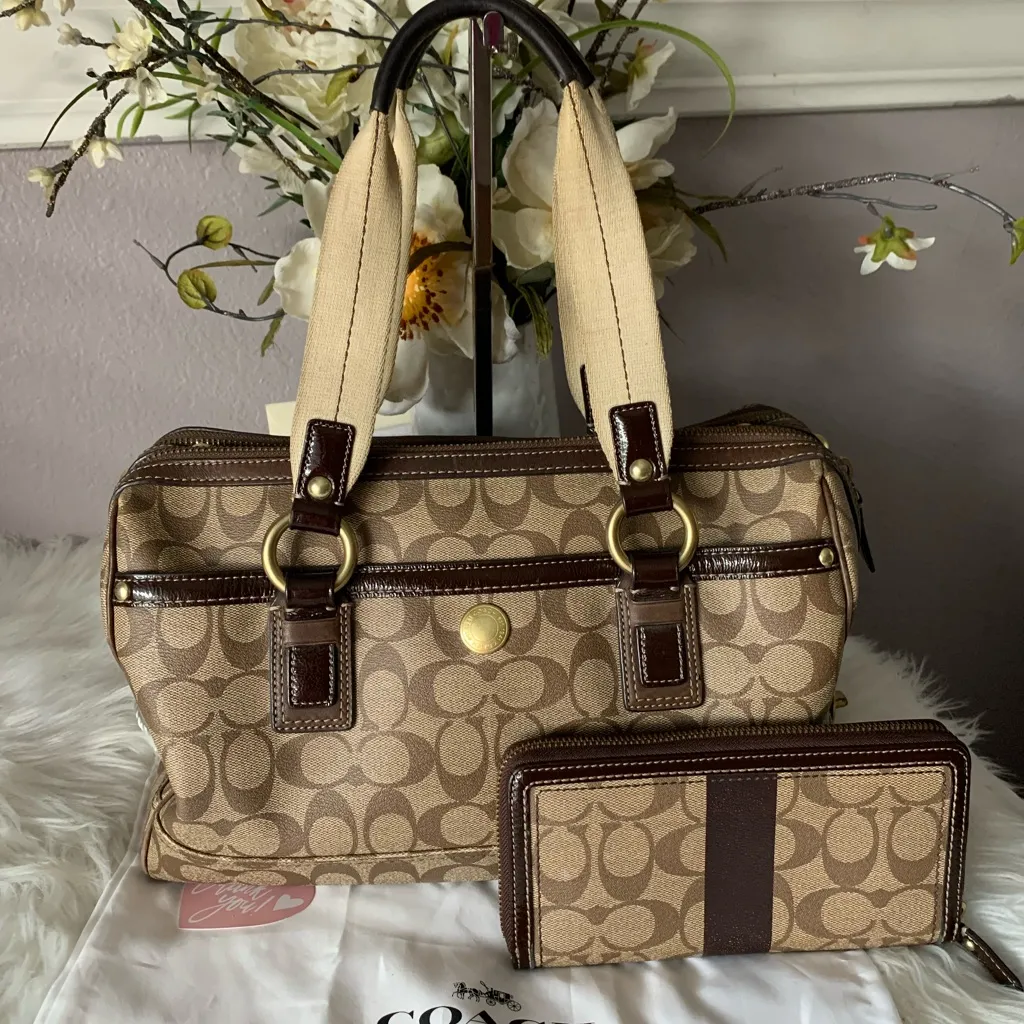 Coach Vtg Signature Horse and Carriage Print Brown and tan Bag and Wallet Set - Image 7