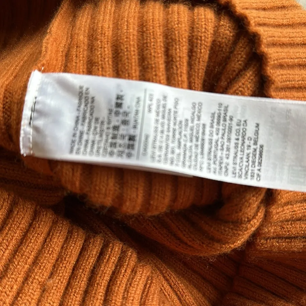 NWOT Levi's Wool Blend Turtleneck Sweater Crop Glazed Ginger Orange - Image 4